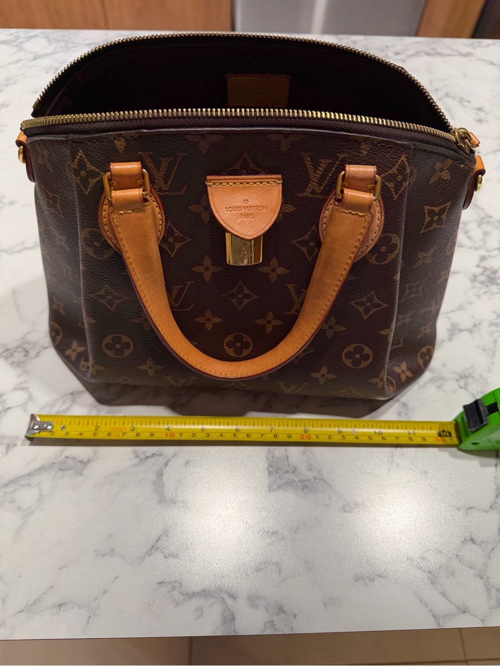 Louis Vuitton Rivoli PM - Picture 4 of 7